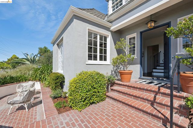 165 Bell Ave, Piedmont, CA 94611