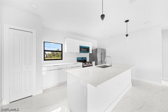2814 12th ST SW, Lehigh Acres, FL 33976