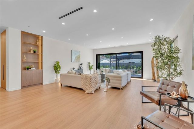 6709 Goodland Avenue, North Hollywood, CA 91606
