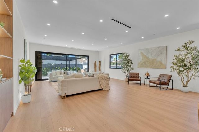 6709 Goodland Avenue, North Hollywood, CA 91606