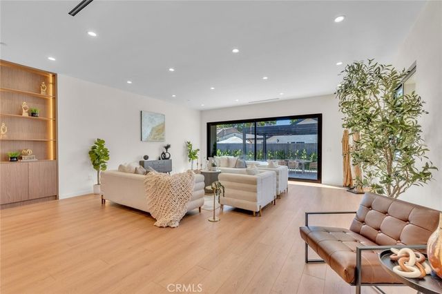 6709 Goodland Avenue, North Hollywood, CA 91606