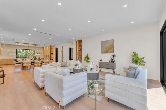 6709 Goodland Avenue, North Hollywood, CA 91606