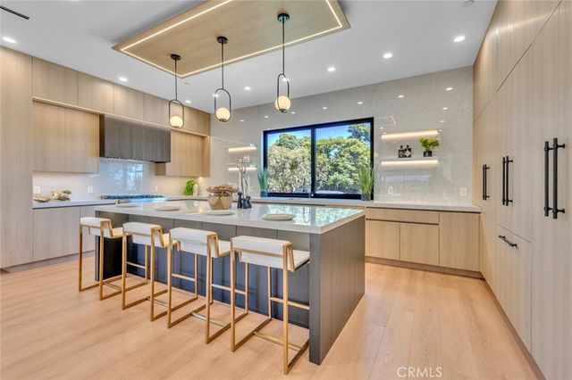 6709 Goodland Avenue, North Hollywood, CA 91606
