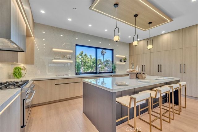 6709 Goodland Avenue, North Hollywood, CA 91606