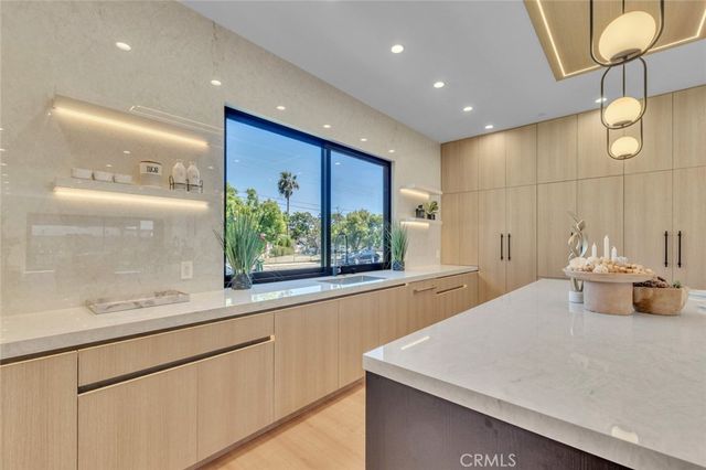 6709 Goodland Avenue, North Hollywood, CA 91606