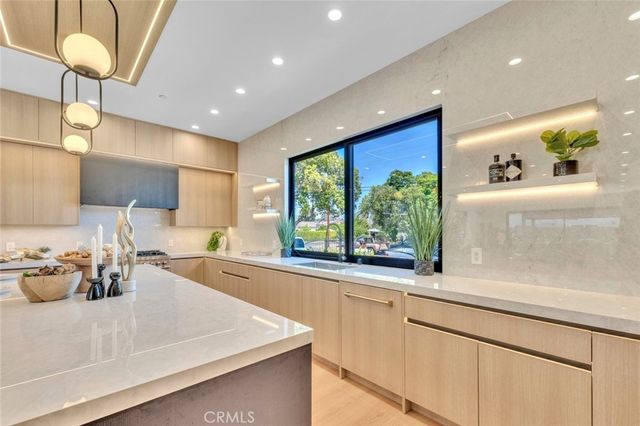 6709 Goodland Avenue, North Hollywood, CA 91606