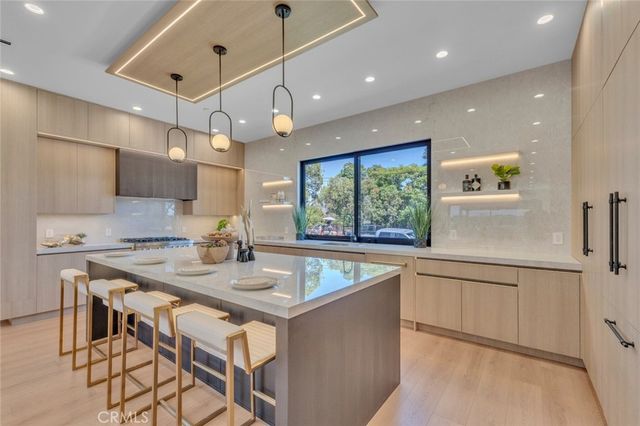 6709 Goodland Avenue, North Hollywood, CA 91606