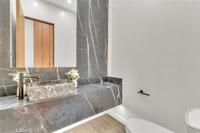 6709 Goodland Avenue, North Hollywood, CA 91606