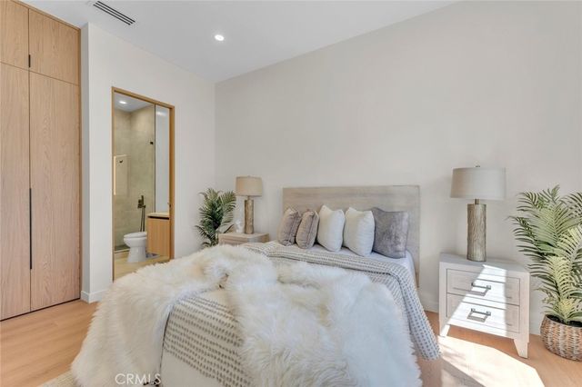 6709 Goodland Avenue, North Hollywood, CA 91606