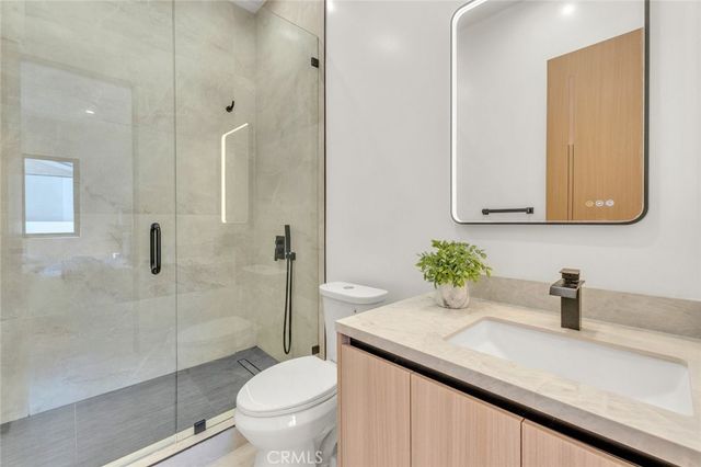 6709 Goodland Avenue, North Hollywood, CA 91606