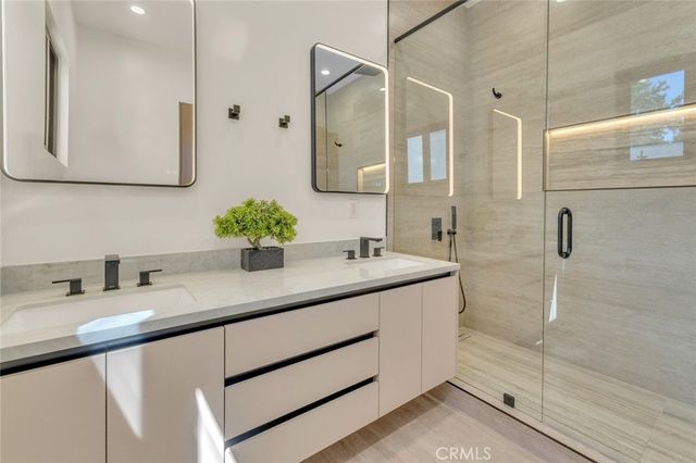 6709 Goodland Avenue, North Hollywood, CA 91606