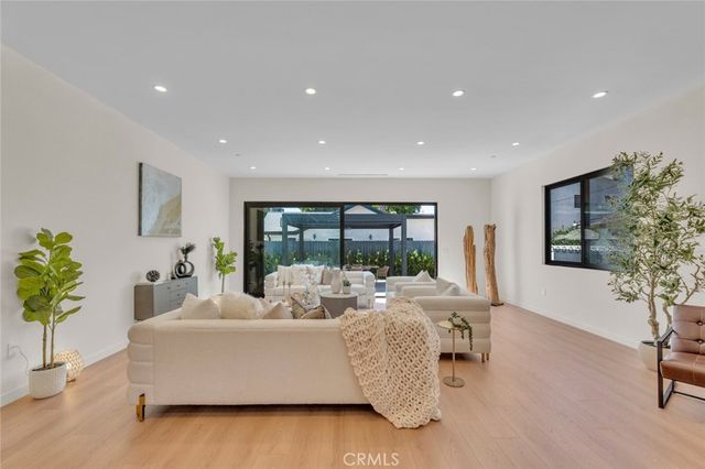 6709 Goodland Avenue, North Hollywood, CA 91606