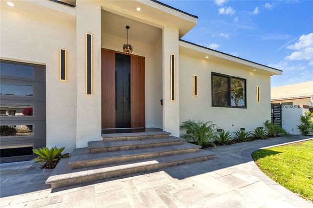 6709 Goodland Avenue, North Hollywood, CA 91606