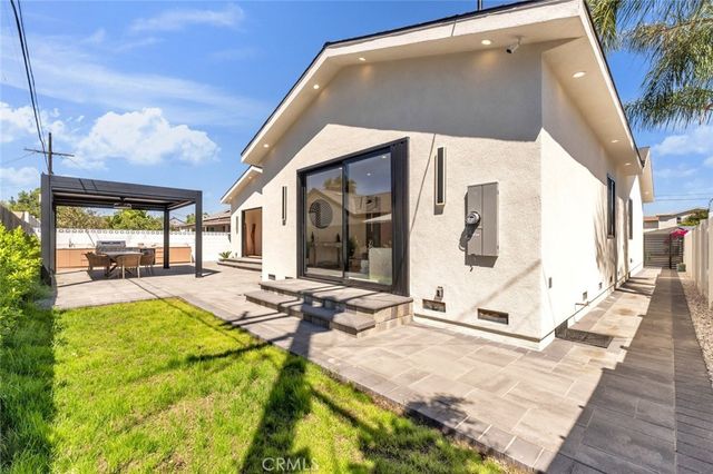6709 Goodland Avenue, North Hollywood, CA 91606
