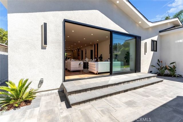 6709 Goodland Avenue, North Hollywood, CA 91606