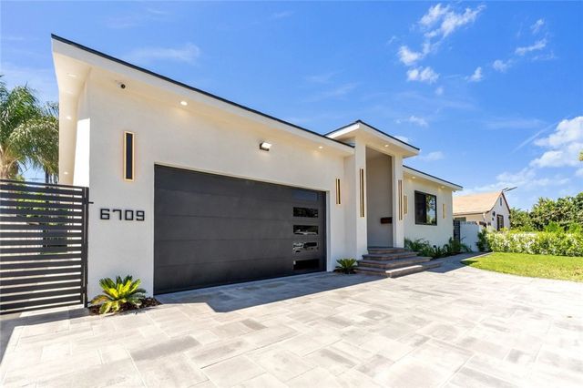 6709 Goodland Avenue, North Hollywood, CA 91606