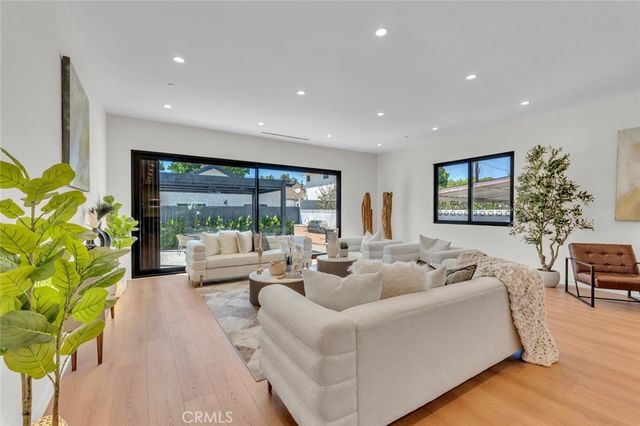 6709 Goodland Avenue, North Hollywood, CA 91606