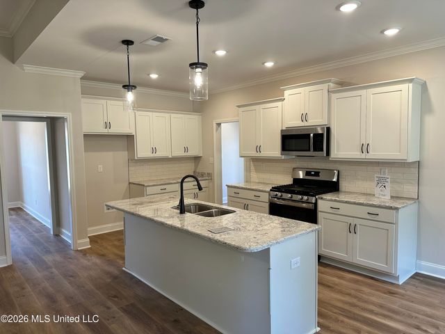 888 Hazelwood Drive, Lake Cormorant, MS 38641