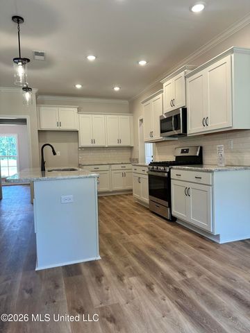 888 Hazelwood Drive, Lake Cormorant, MS 38641
