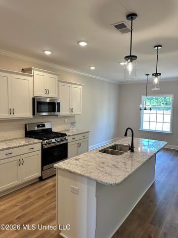 888 Hazelwood Drive, Lake Cormorant, MS 38641