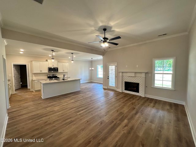 888 Hazelwood Drive, Lake Cormorant, MS 38641