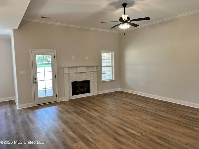 888 Hazelwood Drive, Lake Cormorant, MS 38641