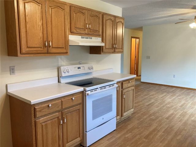 202 S 9th Avenue, Vinton, IA 52349