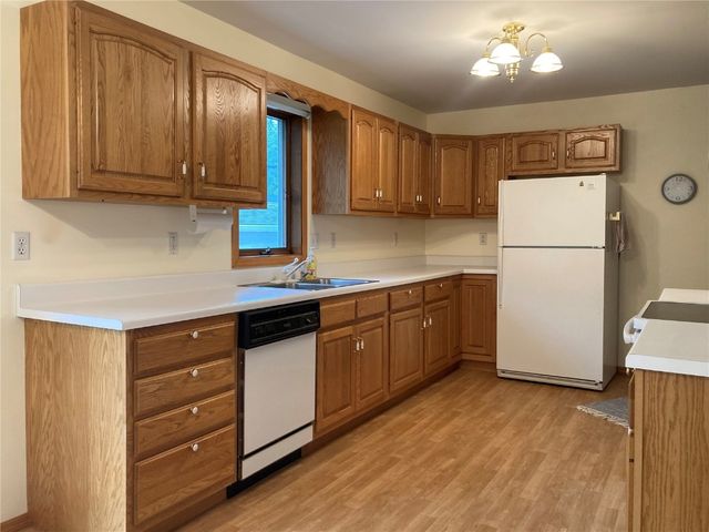 202 S 9th Avenue, Vinton, IA 52349