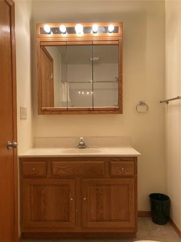 202 S 9th Avenue, Vinton, IA 52349