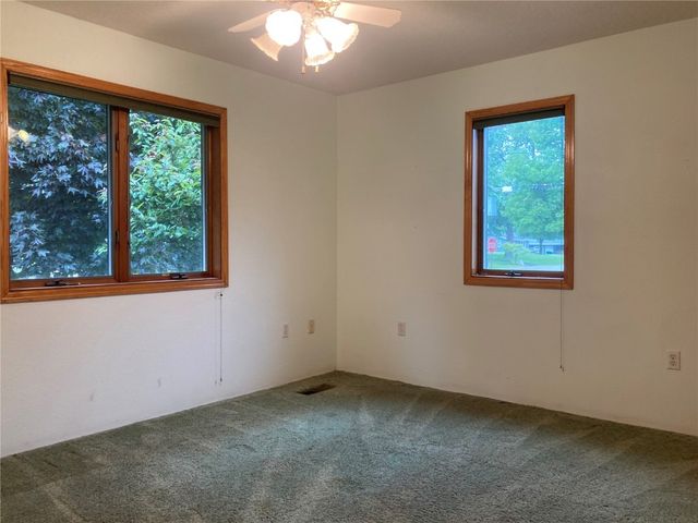 202 S 9th Avenue, Vinton, IA 52349