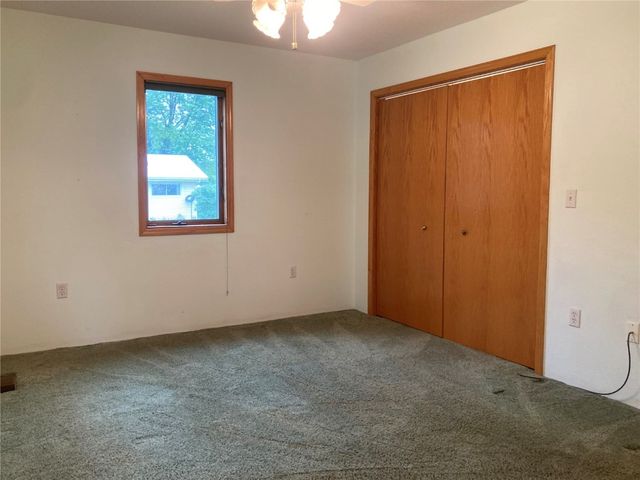 202 S 9th Avenue, Vinton, IA 52349