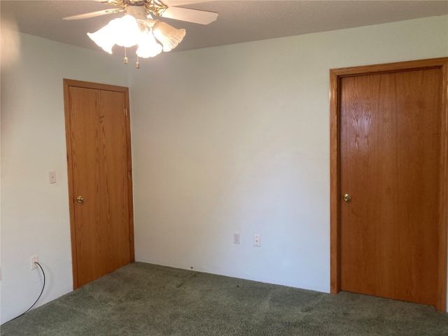 202 S 9th Avenue, Vinton, IA 52349