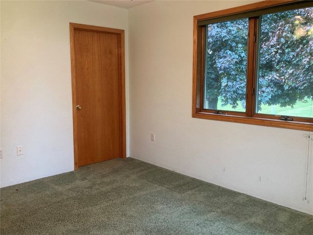 202 S 9th Avenue, Vinton, IA 52349