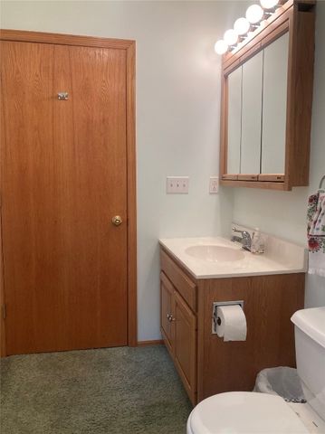 202 S 9th Avenue, Vinton, IA 52349