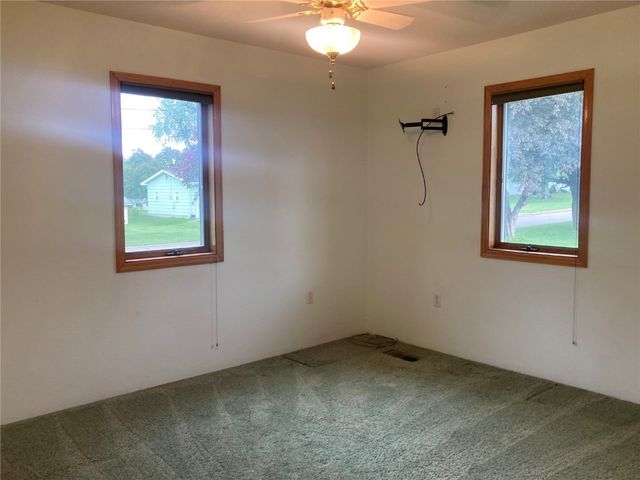 202 S 9th Avenue, Vinton, IA 52349