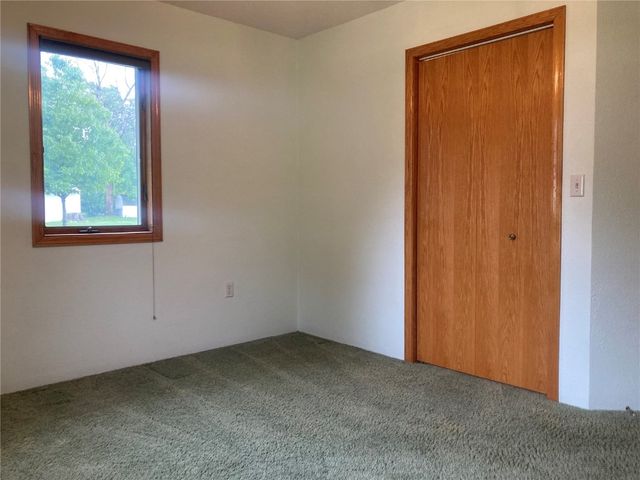 202 S 9th Avenue, Vinton, IA 52349