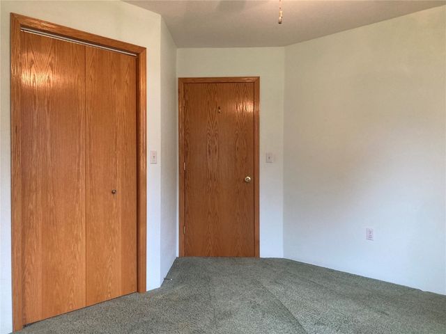 202 S 9th Avenue, Vinton, IA 52349