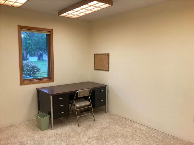 202 S 9th Avenue, Vinton, IA 52349