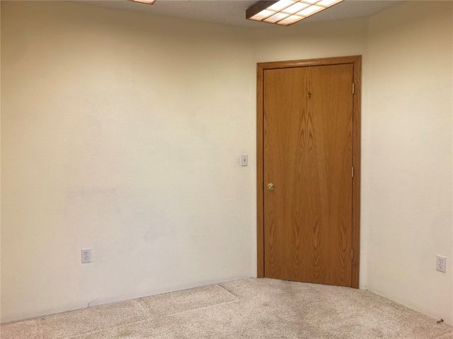 202 S 9th Avenue, Vinton, IA 52349