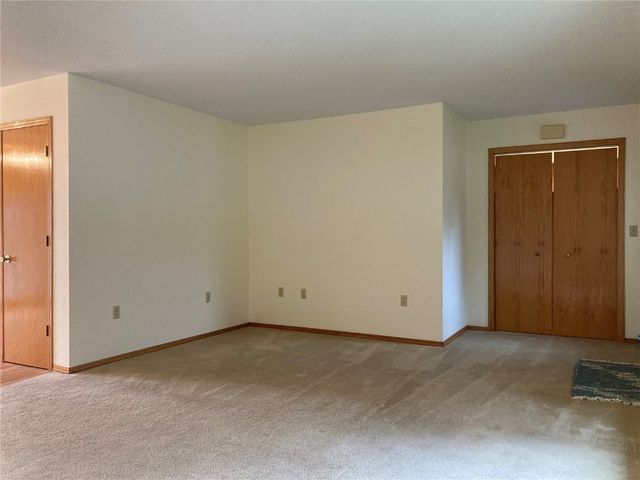 202 S 9th Avenue, Vinton, IA 52349