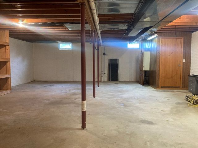 202 S 9th Avenue, Vinton, IA 52349