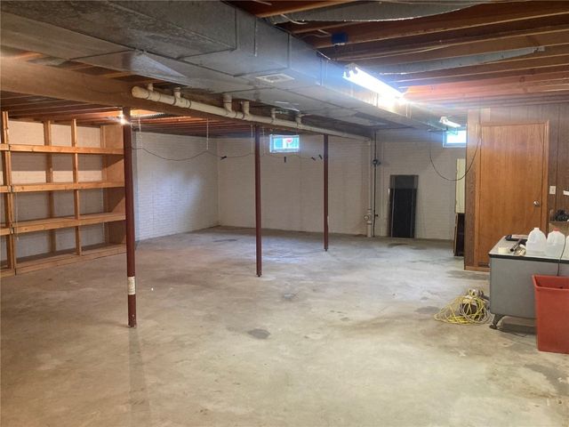 202 S 9th Avenue, Vinton, IA 52349