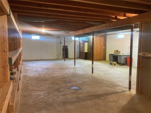 202 S 9th Avenue, Vinton, IA 52349