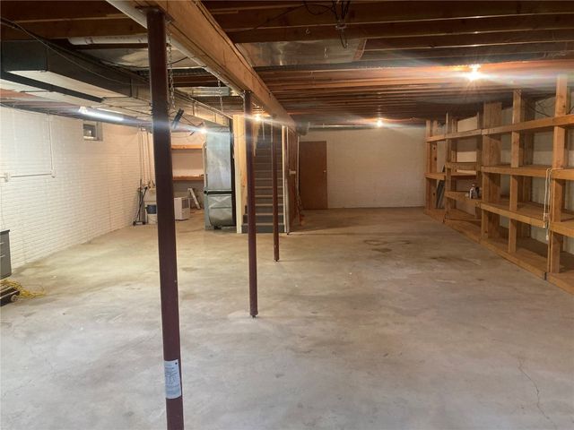 202 S 9th Avenue, Vinton, IA 52349