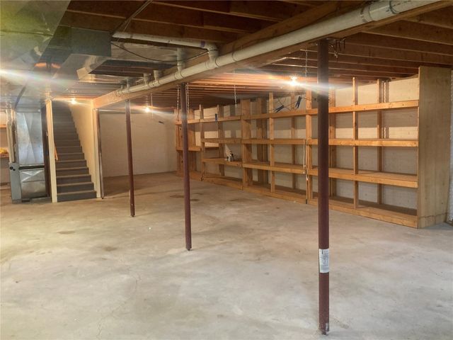 202 S 9th Avenue, Vinton, IA 52349