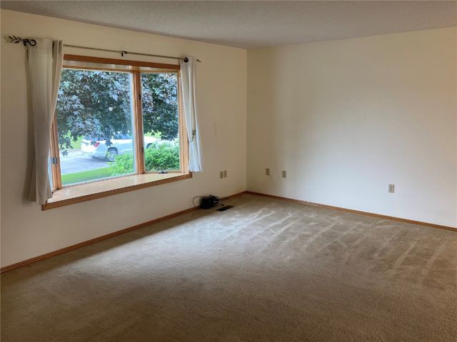 202 S 9th Avenue, Vinton, IA 52349