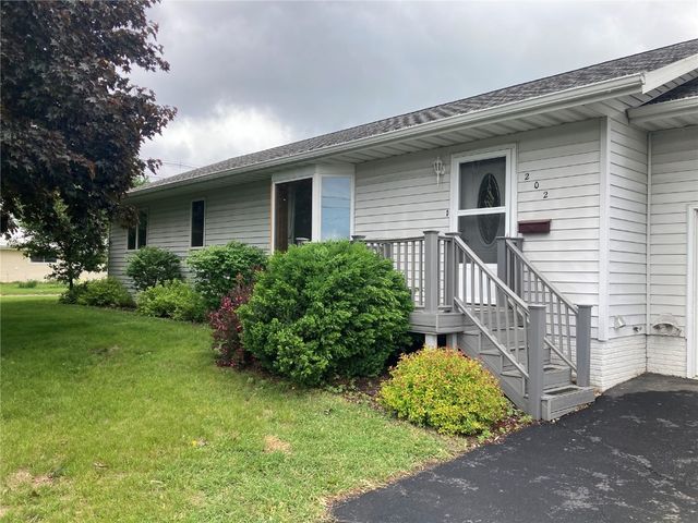 202 S 9th Avenue, Vinton, IA 52349