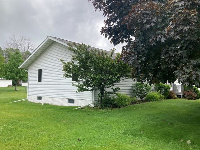 202 S 9th Avenue, Vinton, IA 52349