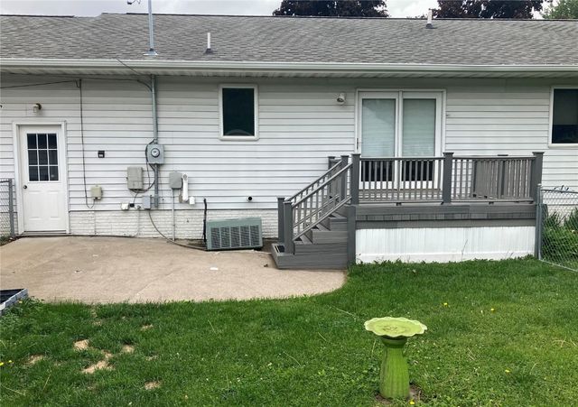 202 S 9th Avenue, Vinton, IA 52349