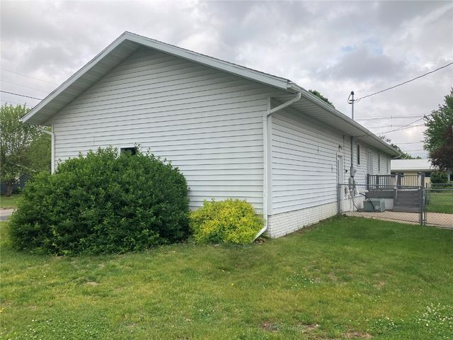 202 S 9th Avenue, Vinton, IA 52349